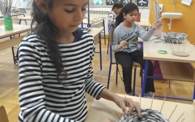 Mali ekolozi Područne škole izrađuju uskrsne košarice