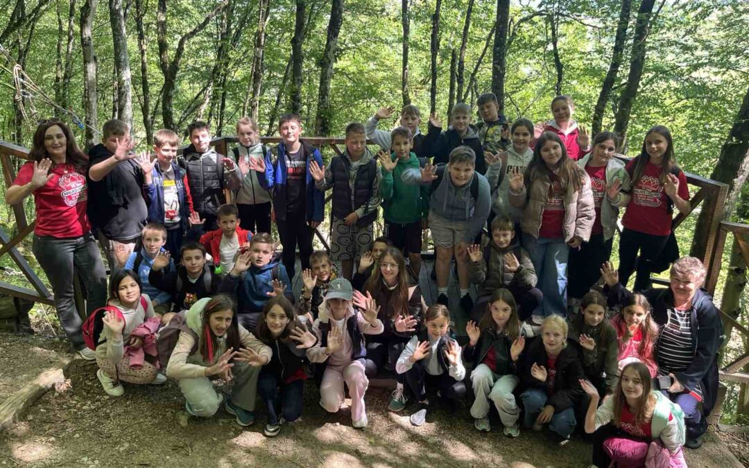 Učenici četvrtih razreda u Baraćevim špiljama i Aquatici