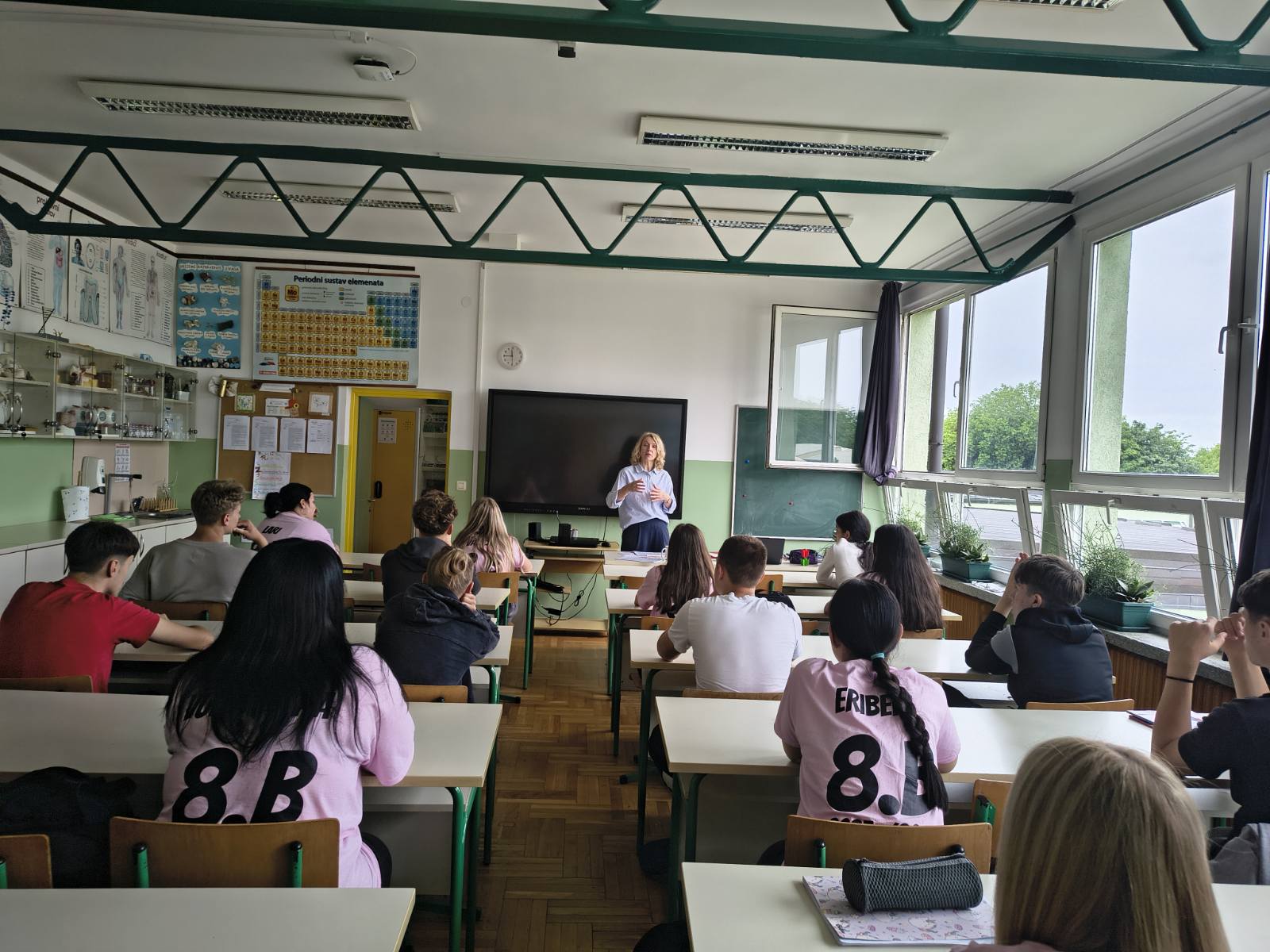 Znakovni jezik 26 8.b